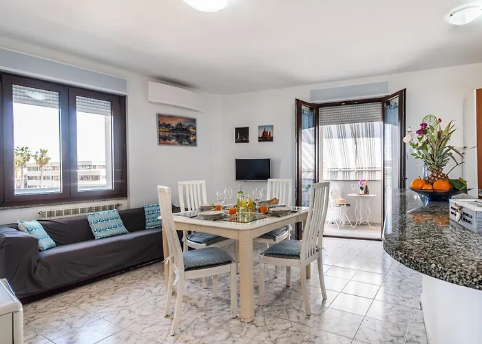 Happy Grey House - Happy Rentals